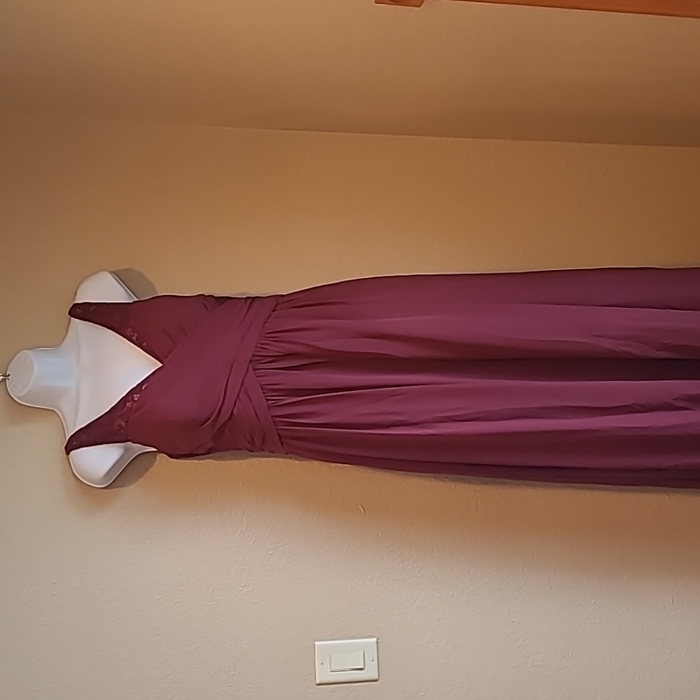 B2 by Jasmine Cranberry floor length dress with lace back size 12 NWT